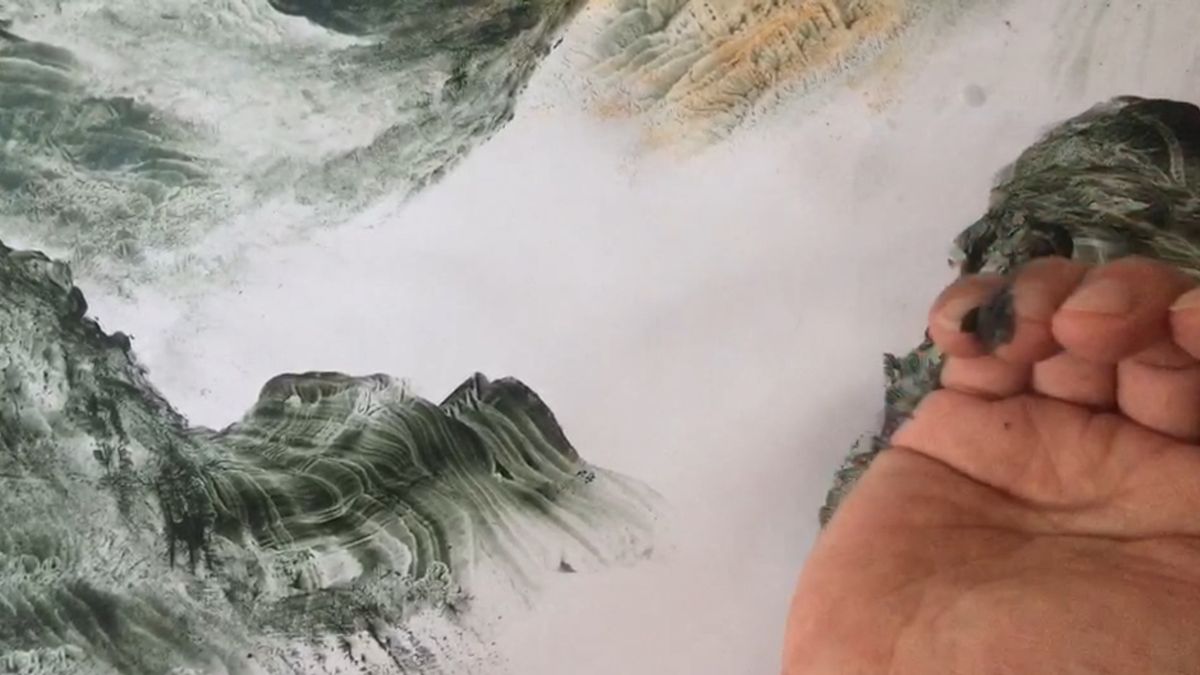 独特的绘画方法，画家郭占霖手臂画江山